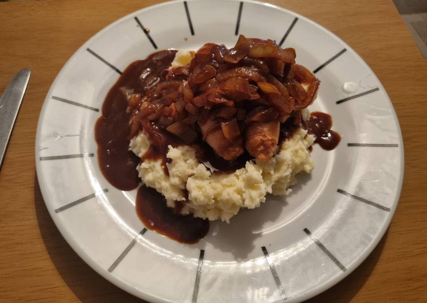 bangers with onion gravy and mash 1