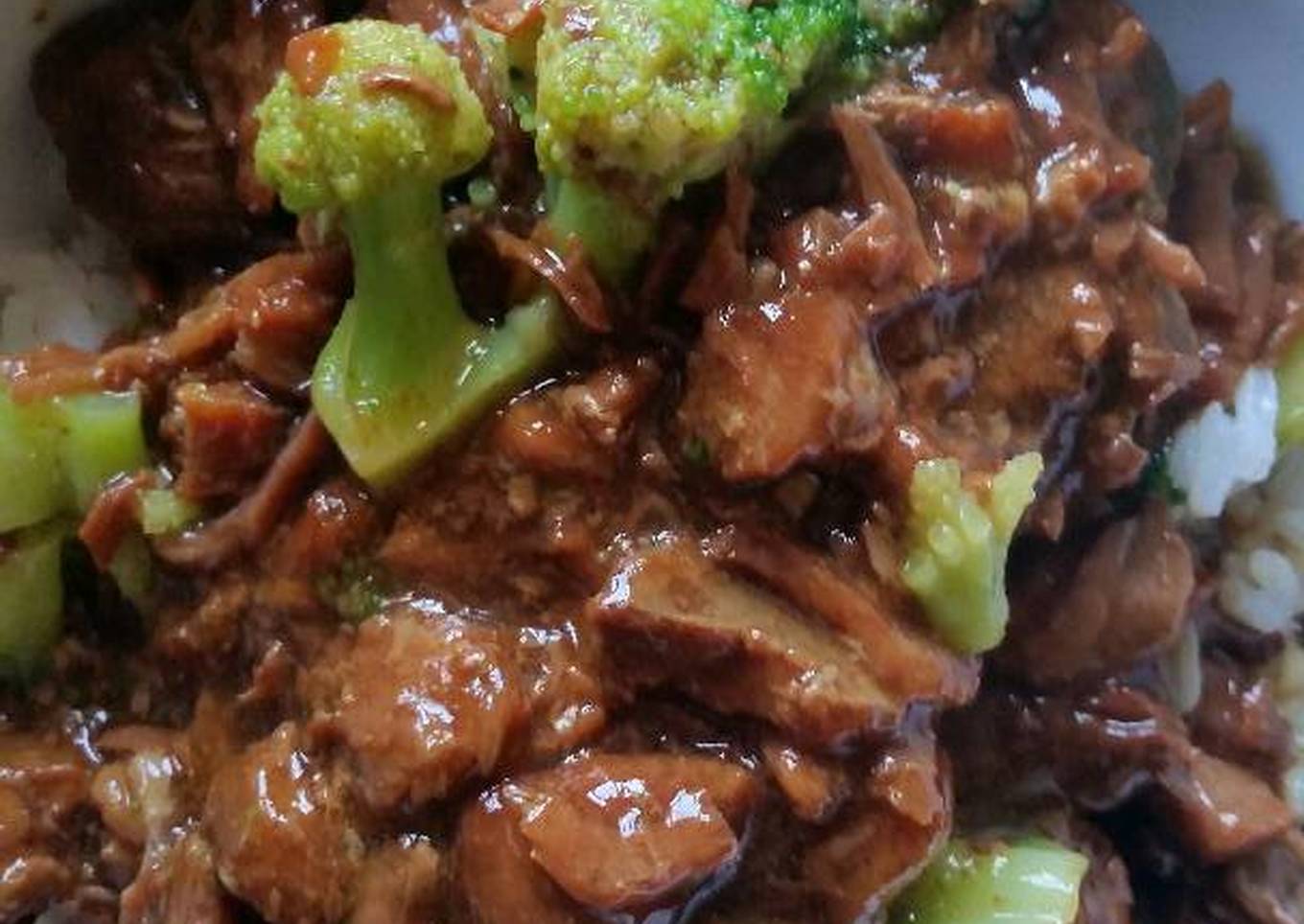 Easy crockpot beef and broccoli
