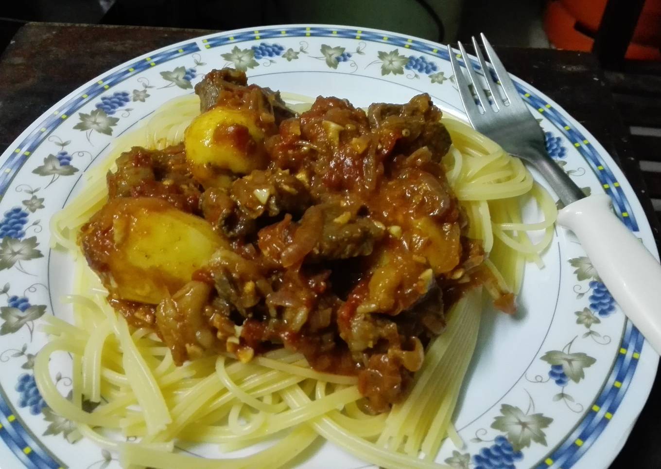 Spaghetti Beef stew with grilled potatoes