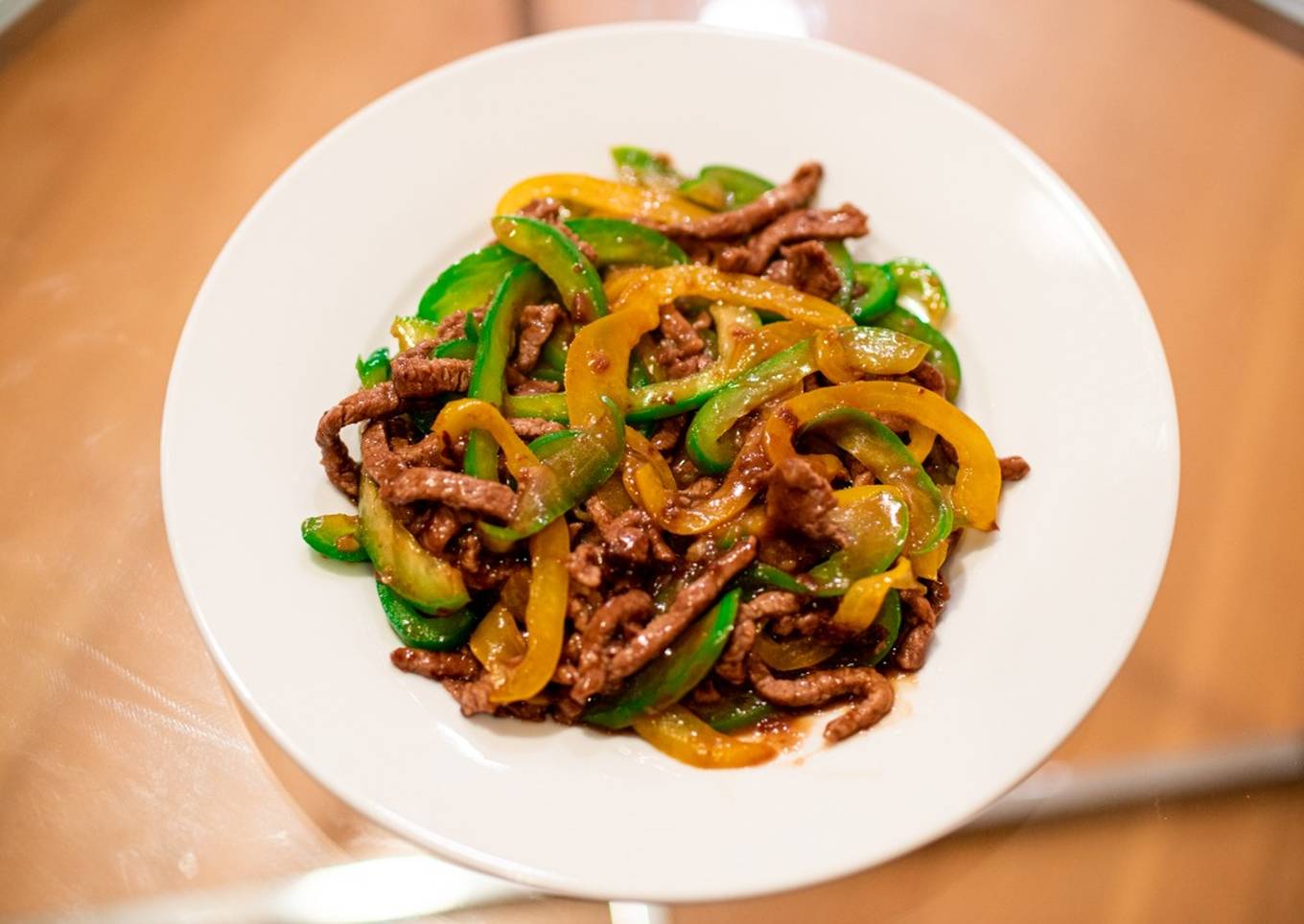 stir fried beef and paprika with oyster sauce