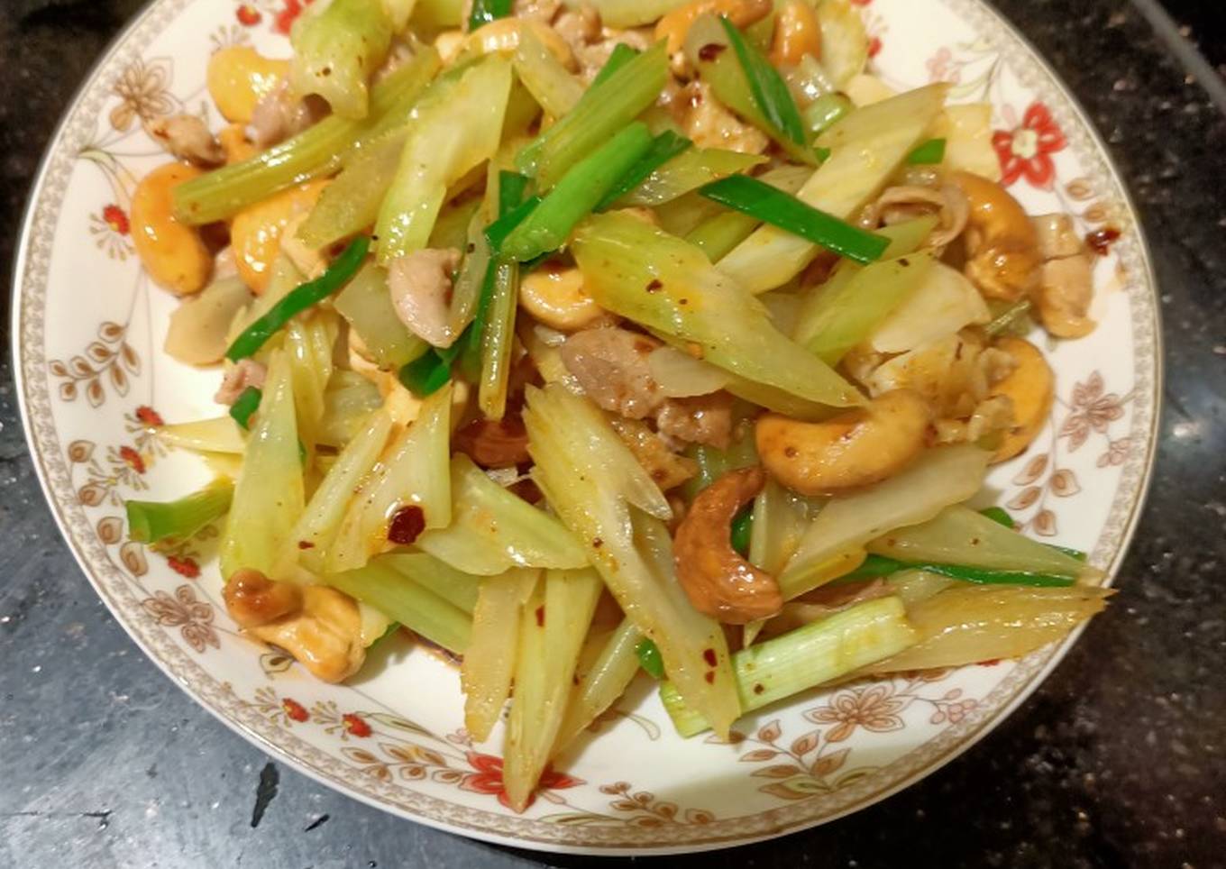 sauteed big celery with chicken meat hongkong style