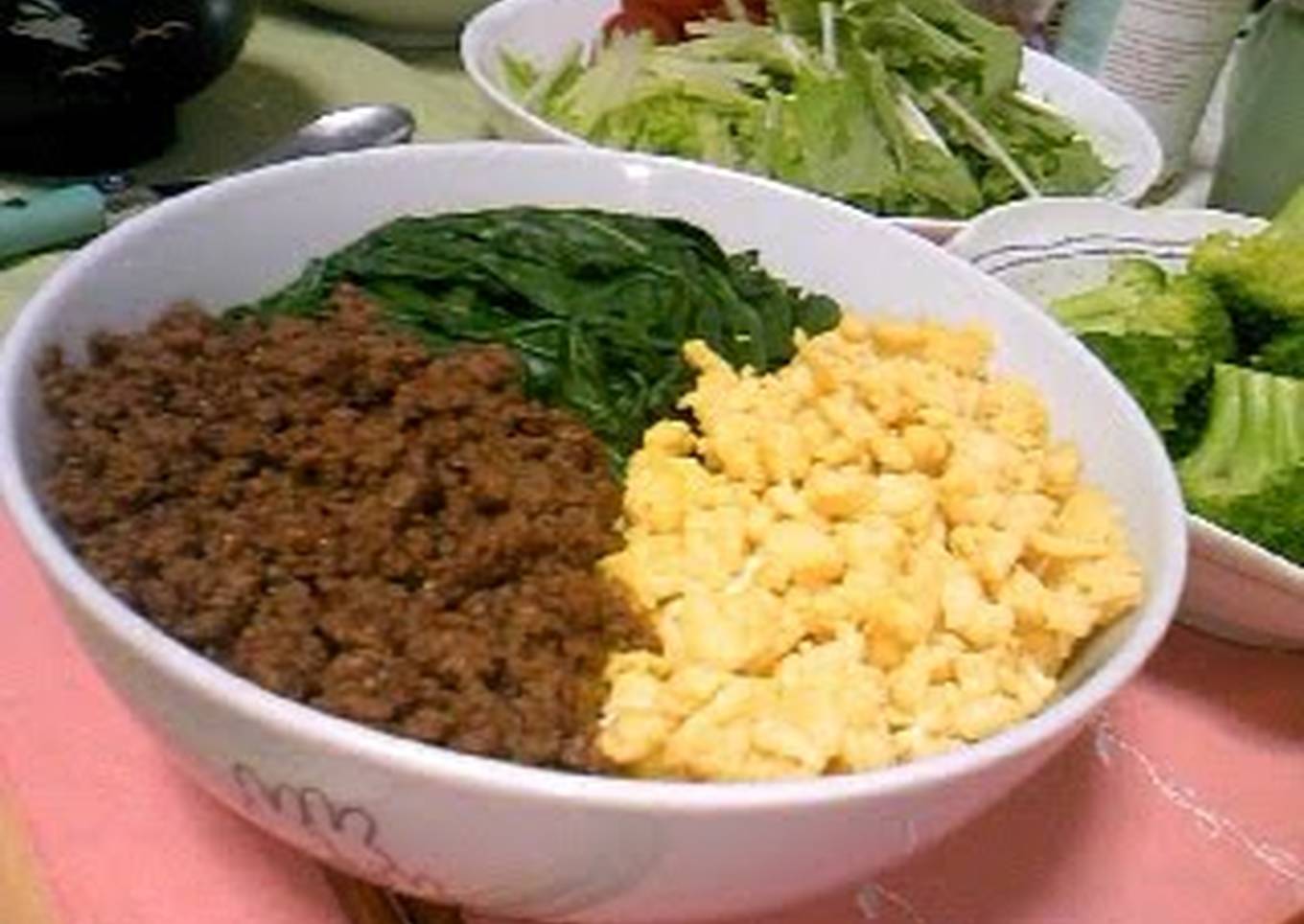 tricolour rice bowl with beef mince