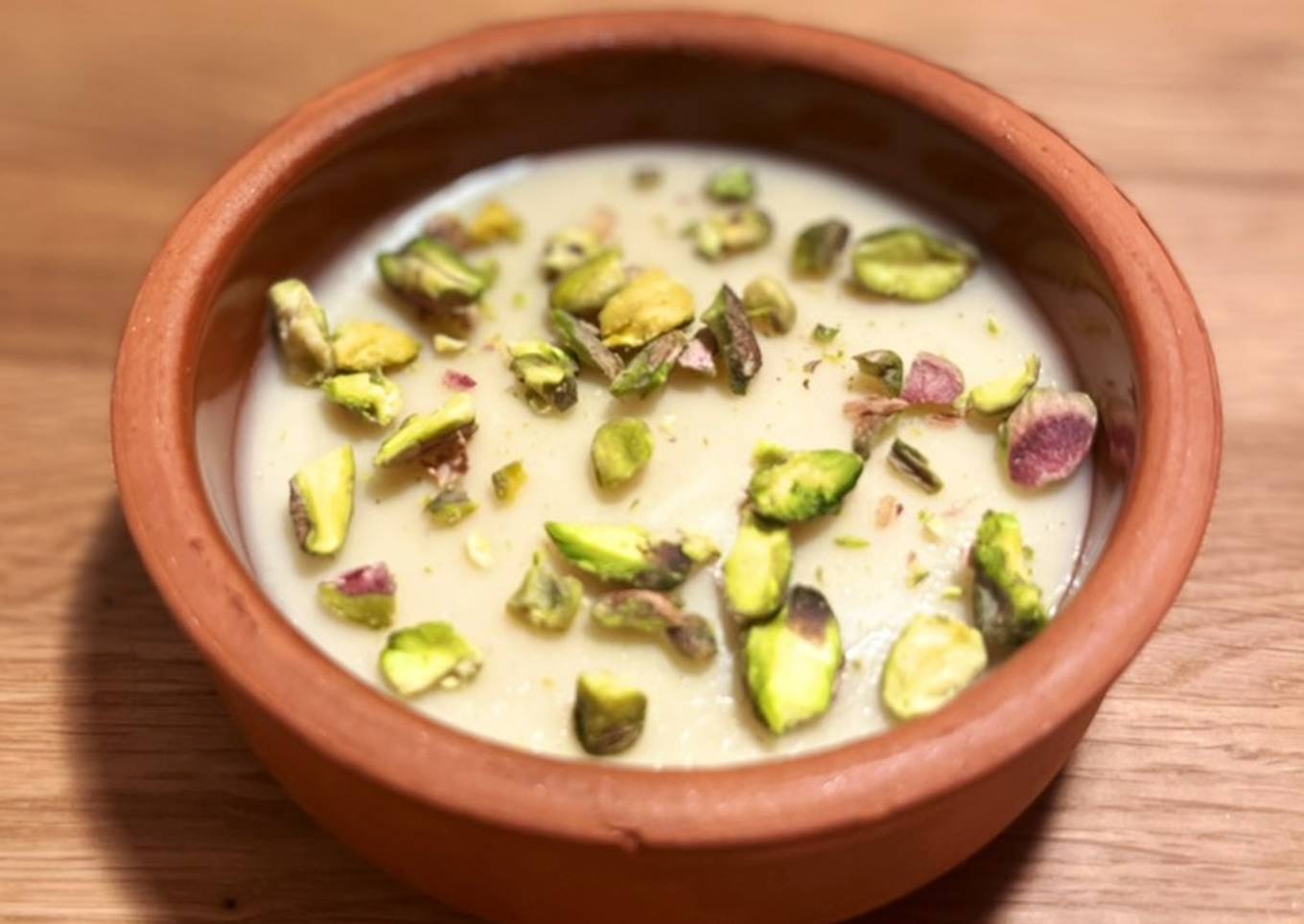 Mouhalabiyeh – Middle eastern milk pudding with cardamom and saffron (vegan)