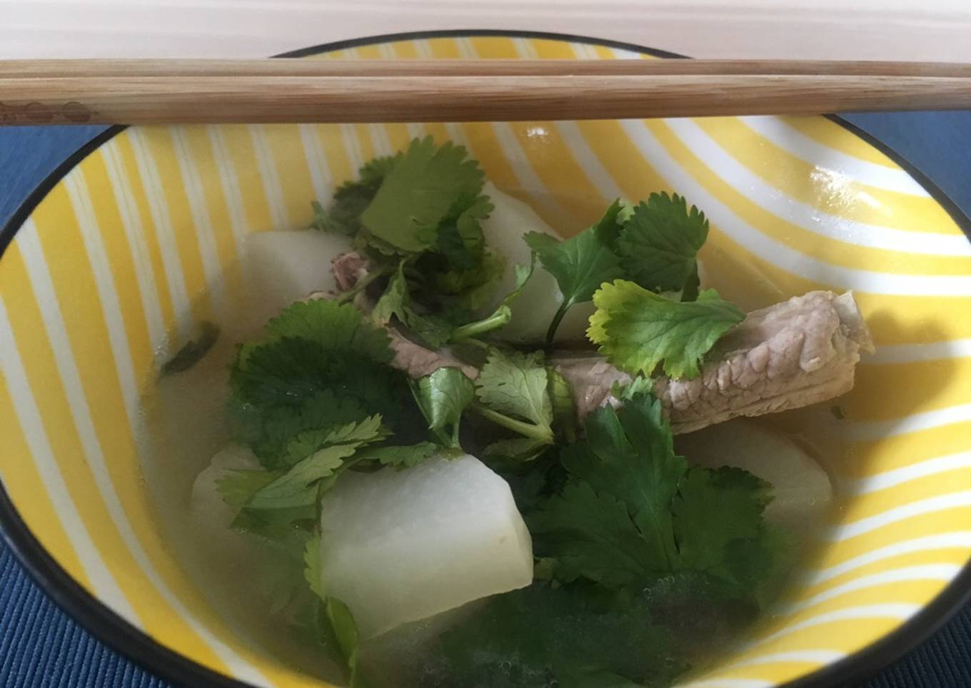Pork rib radish soup with coriander 🌿