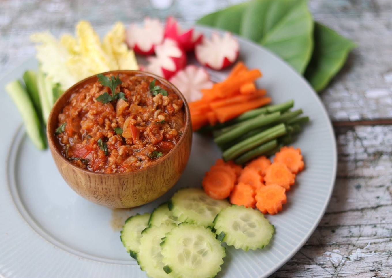 nam phrik ong thai northern style chilli paste with minced chicken