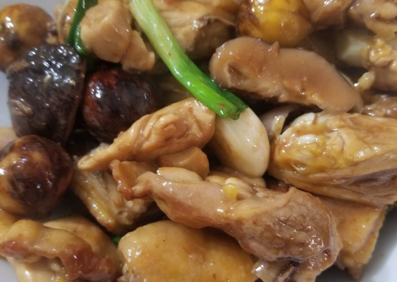 Chestnut Chicken Pot 栗子炆雞